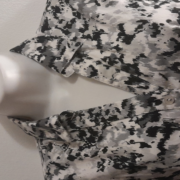 Women's 212 Brand black/white zebra print button down shirt. - Picture 2 of 5